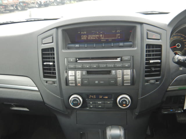 MITSUBISHI Pajero thumbnail 33