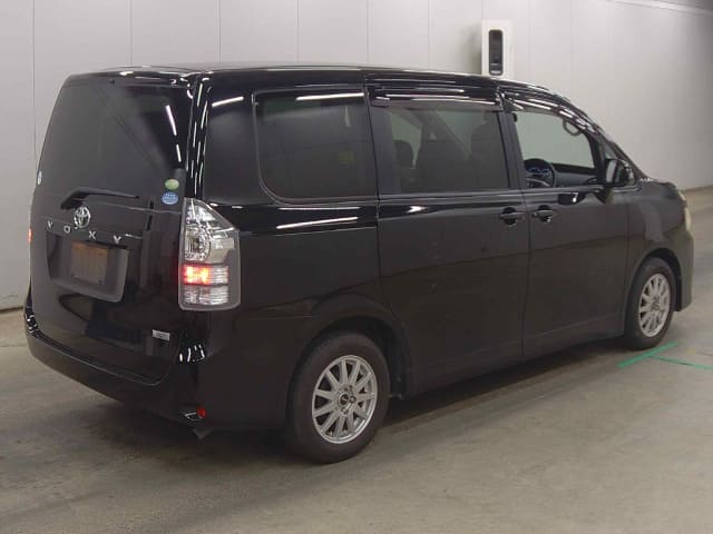 TOYOTA Voxy thumbnail 2