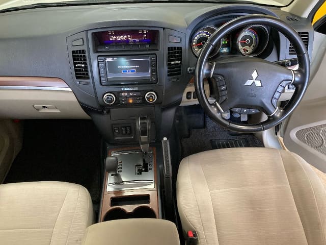 MITSUBISHI Pajero thumbnail 3