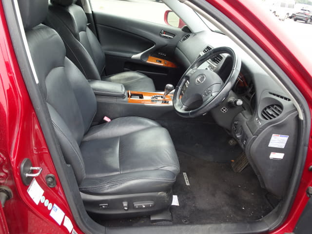 LEXUS IS thumbnail 25
