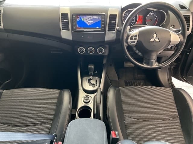 MITSUBISHI Outlander thumbnail 5