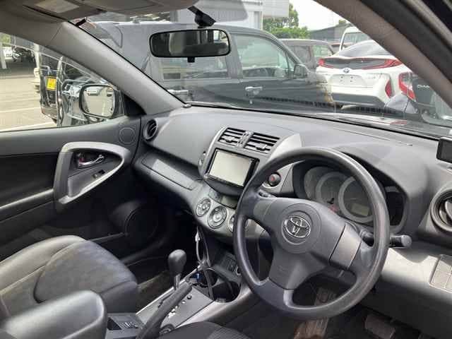 TOYOTA RAV4 thumbnail 3