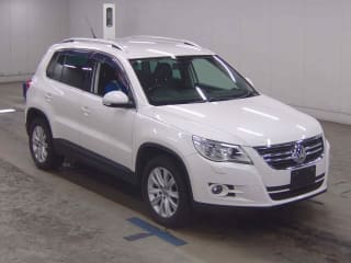 2011 VOLKSWAGEN Tiguan