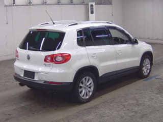 2011 VOLKSWAGEN Tiguan
