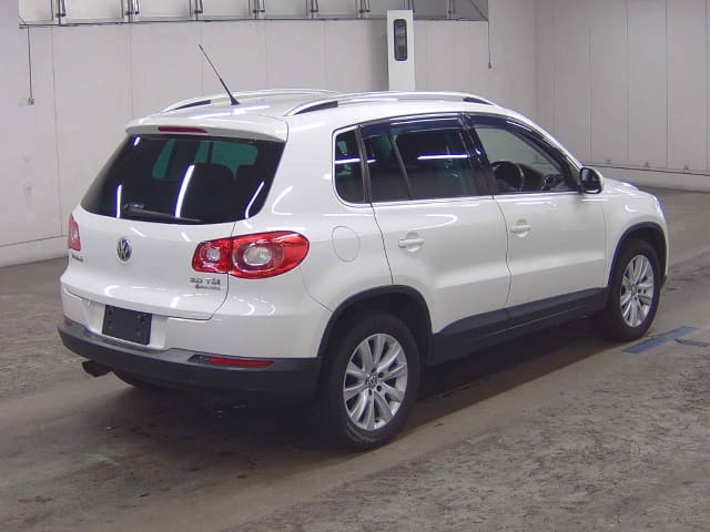 VOLKSWAGEN Tiguan thumbnail 2