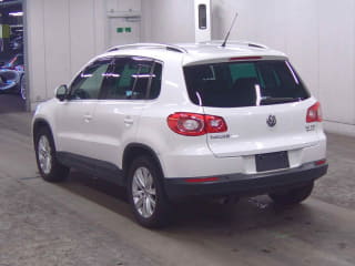 2011 VOLKSWAGEN Tiguan