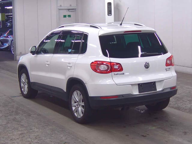 VOLKSWAGEN Tiguan thumbnail 3