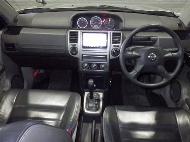 NISSAN X-Trail thumbnail 3