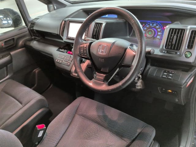 HONDA Step WGN thumbnail 3