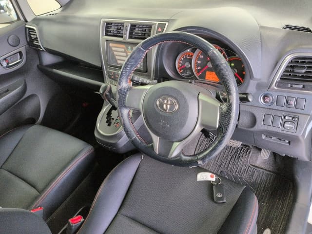 TOYOTA Ractis thumbnail 4