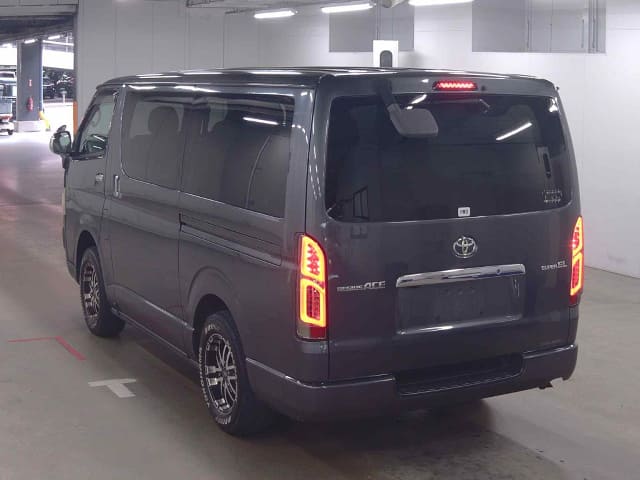 TOYOTA Regiusace Van thumbnail 4