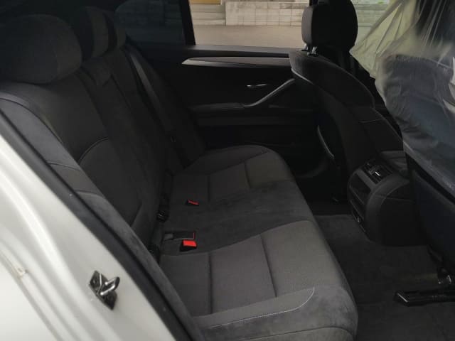 BMW 5 Series thumbnail 6