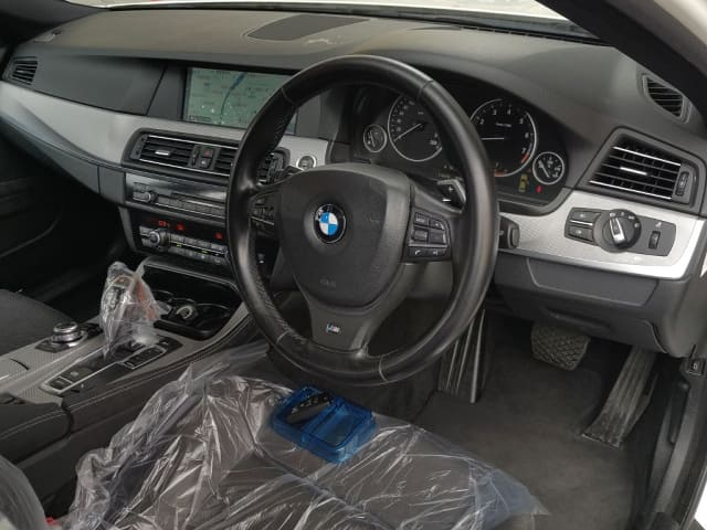 BMW 5 Series thumbnail 3