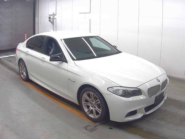 BMW 5 Series thumbnail 4