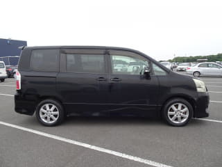 2010 TOYOTA Noah