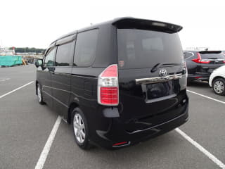 2010 TOYOTA Noah