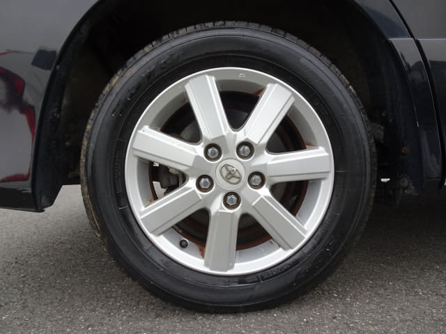 TOYOTA Noah thumbnail 11