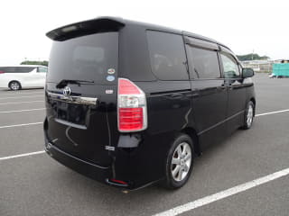 2010 TOYOTA Noah