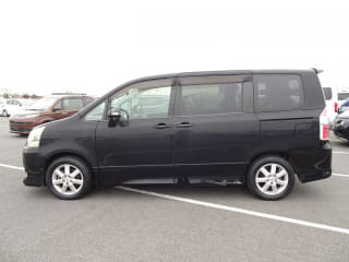 2010 TOYOTA Noah
