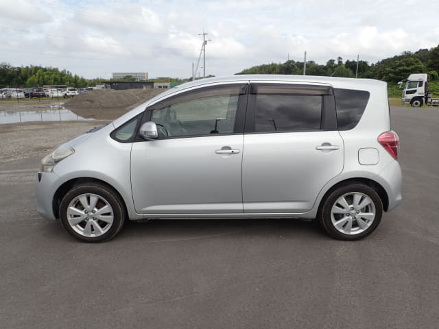TOYOTA Ractis thumbnail 2