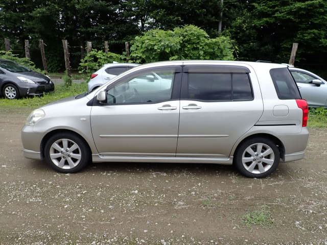 TOYOTA Raum thumbnail 2