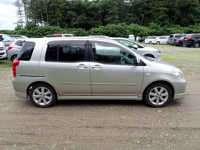 TOYOTA Raum thumbnail 6