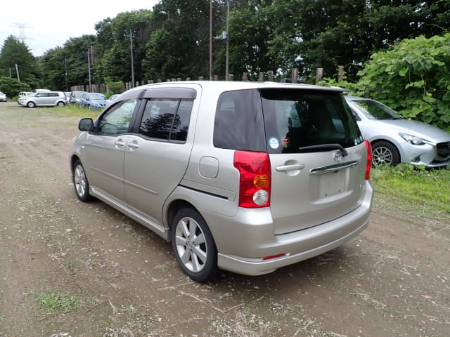TOYOTA Raum thumbnail 3