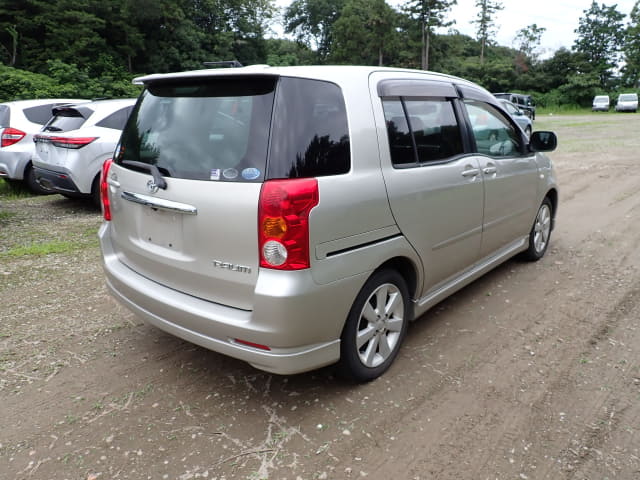 TOYOTA Raum thumbnail 5