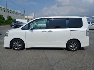 2011 TOYOTA Voxy
