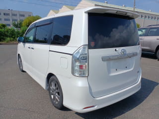 2011 TOYOTA Voxy