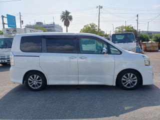 2011 TOYOTA Voxy