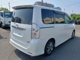 2011 TOYOTA Voxy