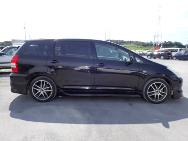 TOYOTA Wish thumbnail 6