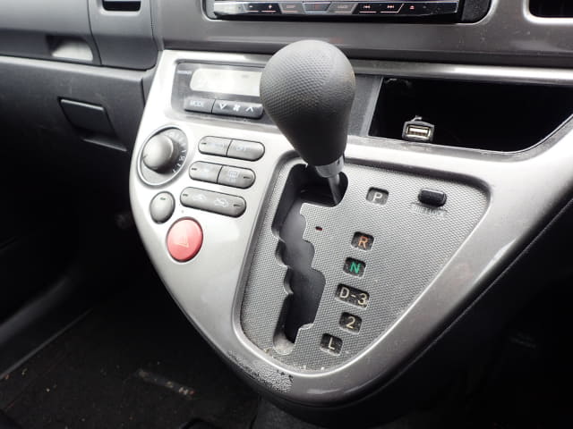 TOYOTA Wish thumbnail 40