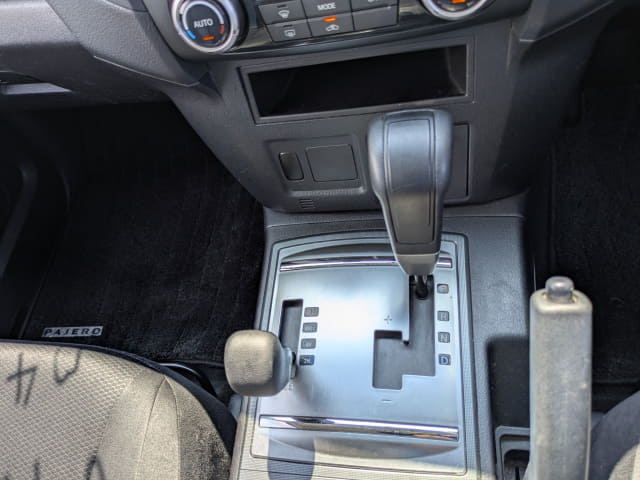 MITSUBISHI Pajero thumbnail 39