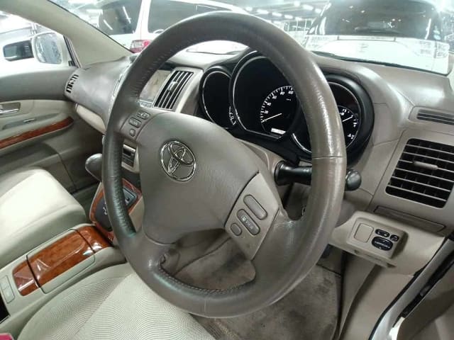 TOYOTA Harrier thumbnail 3