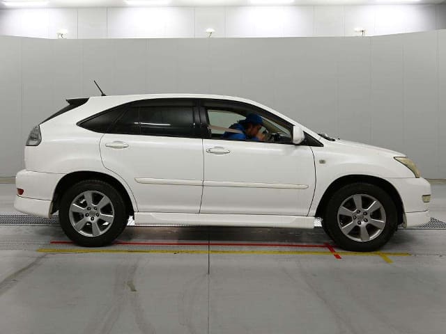 TOYOTA Harrier thumbnail 4