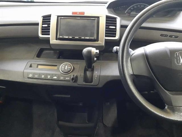 HONDA Freed Spike thumbnail 4