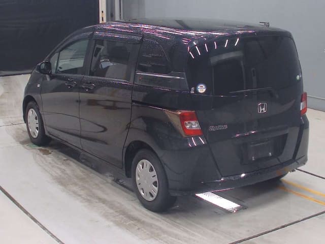 HONDA Freed Spike thumbnail 8