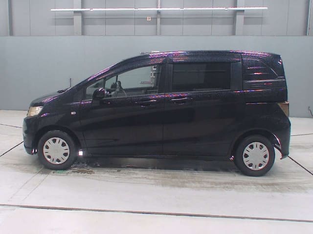 HONDA Freed Spike thumbnail 6