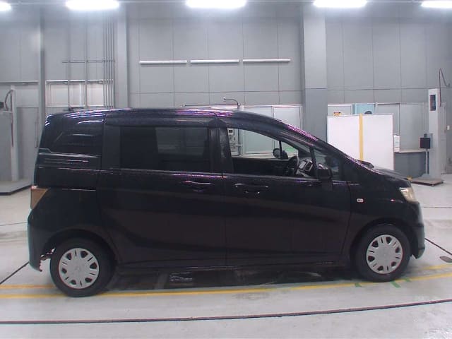 HONDA Freed Spike thumbnail 5