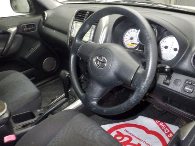 TOYOTA RAV4 thumbnail 3