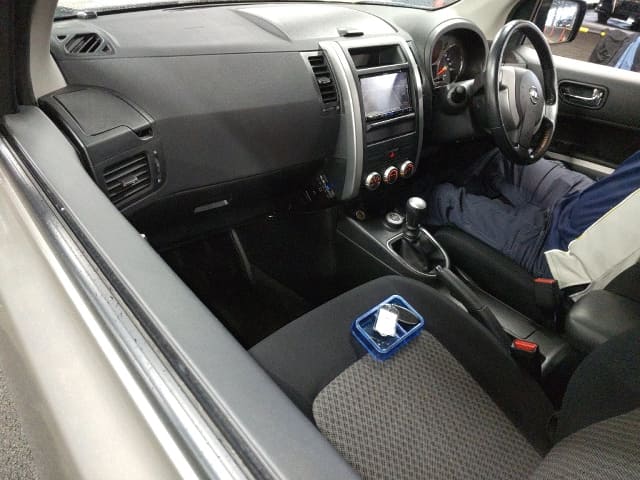NISSAN X-Trail thumbnail 3