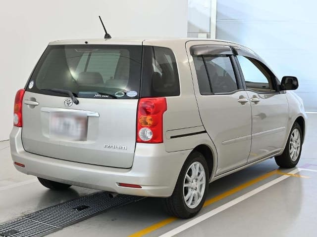TOYOTA Raum thumbnail 2