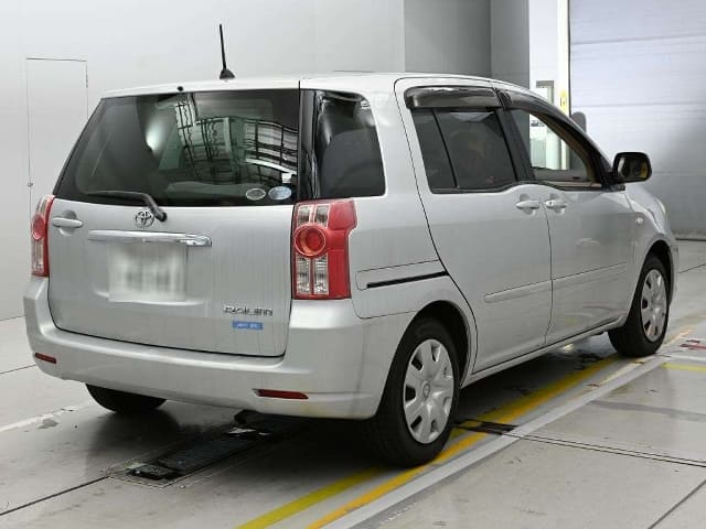 TOYOTA Raum thumbnail 2