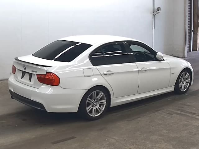BMW 3 Series thumbnail 2