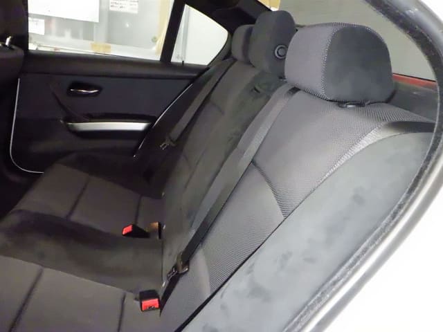 BMW 3 Series thumbnail 5