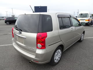 2004 TOYOTA Raum