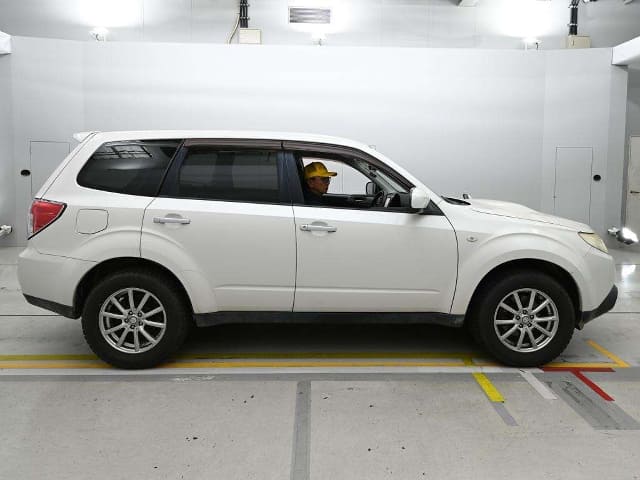 SUBARU Forester thumbnail 5