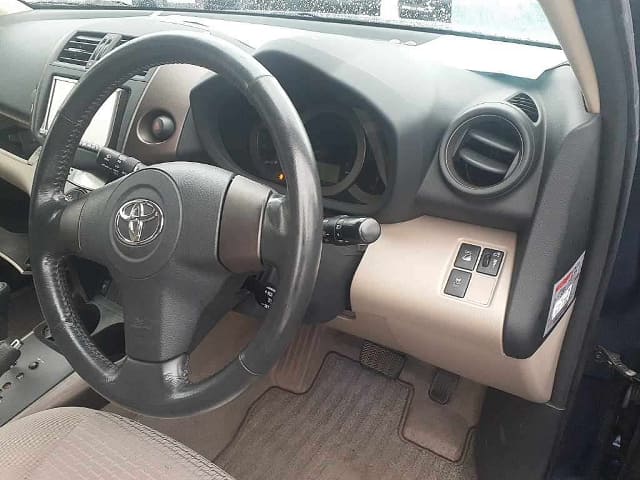 TOYOTA Vanguard thumbnail 3